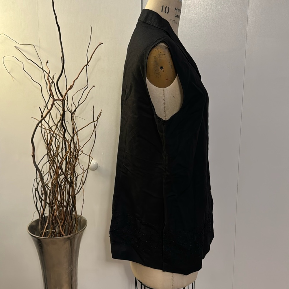Laura Scott sleeveless blouse with embroidered details - Picture 7 of 8